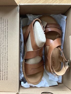 NWT Born Impala Leather Sandal Tan Size 6